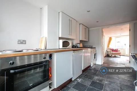 Studio to rent, Alconbury Road, London, E5