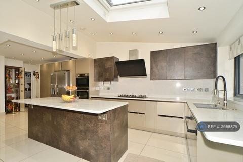 4 bedroom detached house to rent, Lysander Way, Orpington, BR6