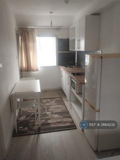 Studio to rent, Mays Lane, Barnet, EN5
