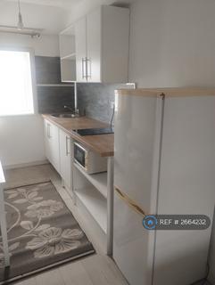 Studio to rent, Mays Lane, Barnet, EN5