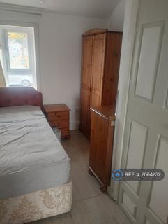 Studio to rent, Mays Lane, Barnet, EN5