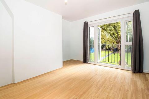 3 bedroom apartment to rent, Queensbridge Road, Haggerston, E2