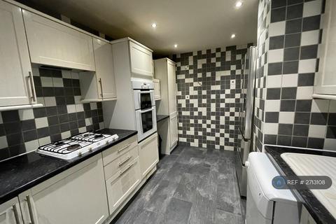 2 bedroom flat to rent, Barton Meadows, Ilford, IG6