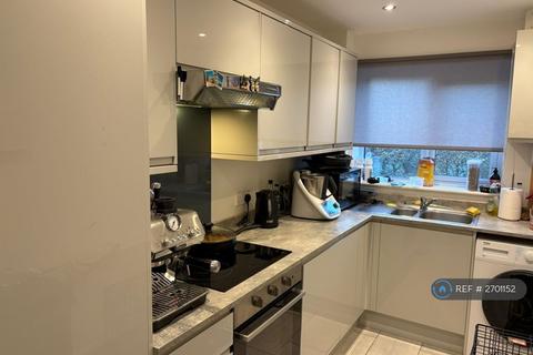2 bedroom flat to rent, Collingwood Place, Walton-On-Thames, KT12