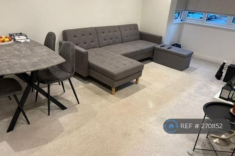 2 bedroom flat to rent, Collingwood Place, Walton-On-Thames, KT12