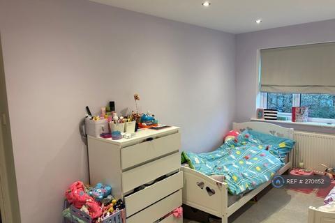 2 bedroom flat to rent, Collingwood Place, Walton-On-Thames, KT12