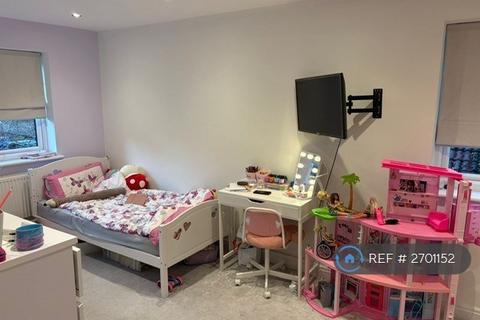 2 bedroom flat to rent, Collingwood Place, Walton-On-Thames, KT12