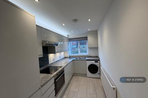 2 bedroom flat to rent, Collingwood Place, Walton-On-Thames, KT12