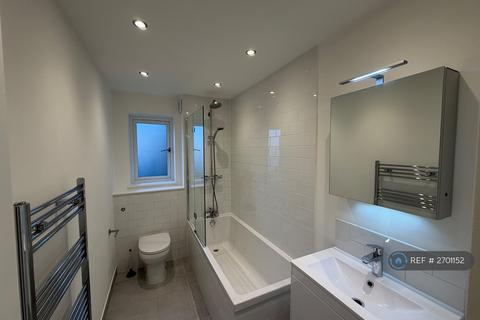 2 bedroom flat to rent, Collingwood Place, Walton-On-Thames, KT12