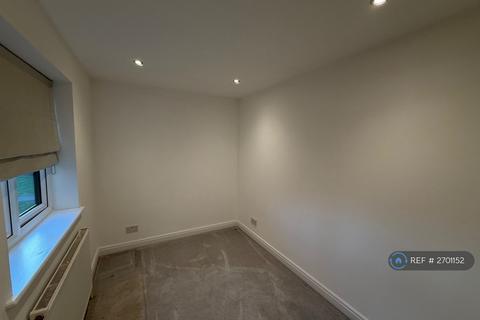 2 bedroom flat to rent, Collingwood Place, Walton-On-Thames, KT12