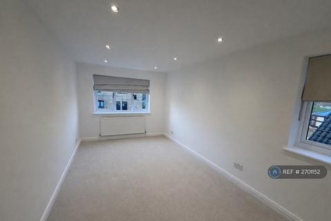 2 bedroom flat to rent, Collingwood Place, Walton-On-Thames, KT12