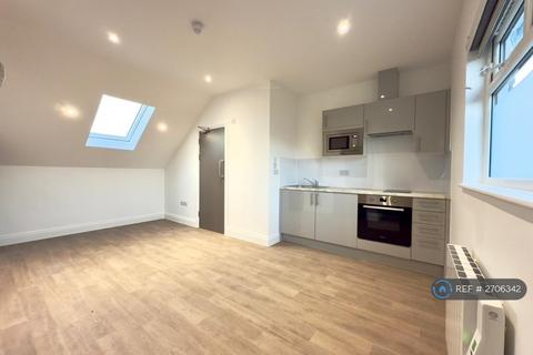 Studio to rent, Sedgeway, London, SE6