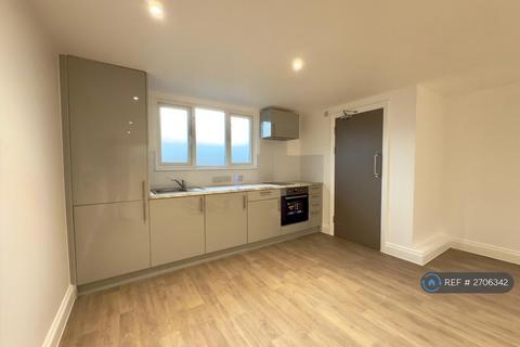 Studio to rent, Sedgeway, London, SE6