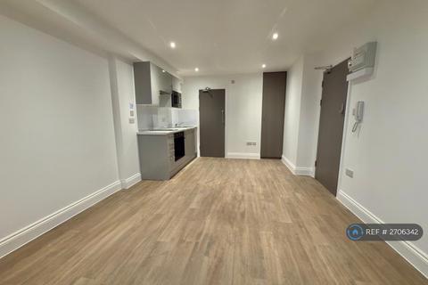 Studio to rent, Sedgeway, London, SE6