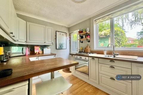 3 bedroom semi-detached house to rent, Tythorn Drive, Wigston, LE18