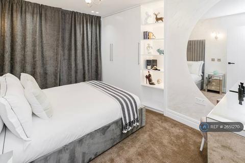 2 bedroom flat to rent, Darkes Lane, Potters Bar, EN6