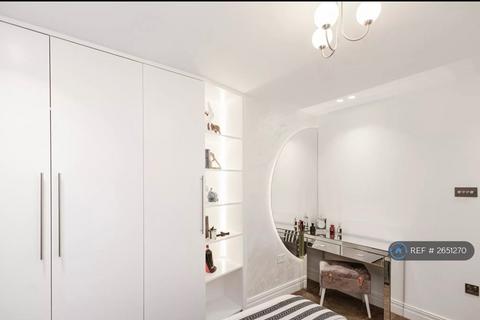 2 bedroom flat to rent, Darkes Lane, Potters Bar, EN6