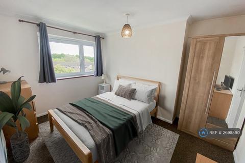 3 bedroom flat to rent, Woodcock Close, Colchester, CO4