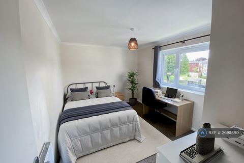 3 bedroom flat to rent, Woodcock Close, Colchester, CO4