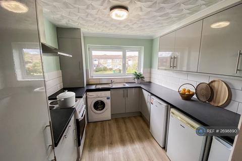 3 bedroom flat to rent, Woodcock Close, Colchester, CO4