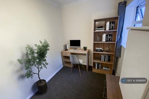 3 bedroom flat to rent, Woodcock Close, Colchester, CO4