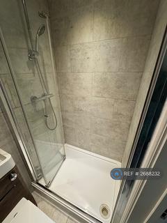 1 bedroom in a house share to rent, Cameron Square, Mitcham, CR4