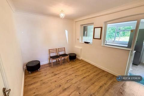 3 bedroom semi-detached house to rent, Rodbourne Road, Harborne Birmingham, B17