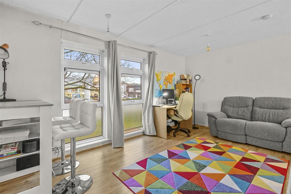12 Baines House, Abbey Barn Rd, HP11 1 RJ-4.jpg