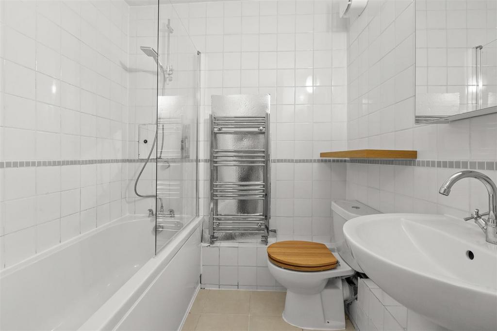 12 Baines House, Abbey Barn Rd, HP11 1 RJ-1.jpg