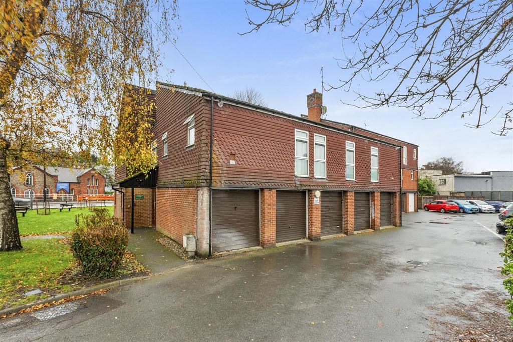 12 Baines House, Abbey Barn Rd, HP11 1 RJ-9.jpg