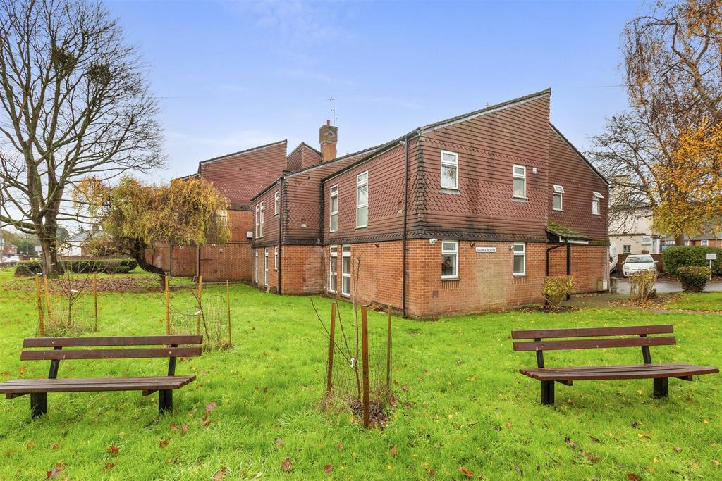 12 Baines House, Abbey Barn Rd, HP11 1 RJ-10.jpg