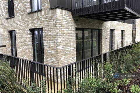 2 bedroom flat to rent, Fellow House, London, NW7