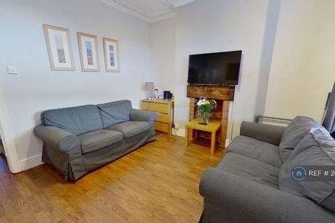 3 bedroom terraced house to rent, Harold Terrace, Leeds, LS6