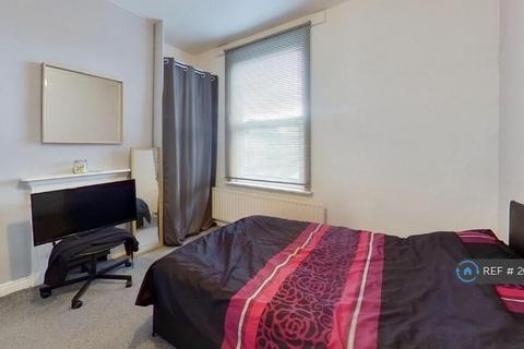 3 bedroom terraced house to rent, Harold Terrace, Leeds, LS6