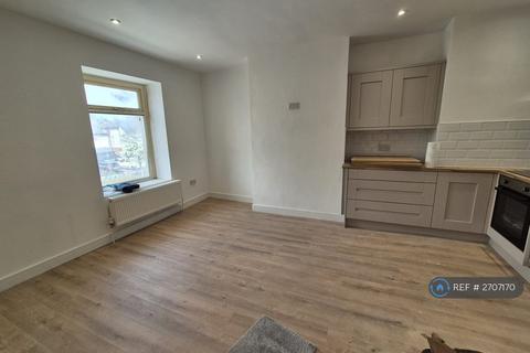 2 bedroom flat to rent, Oldham Road, Oldham, OL4