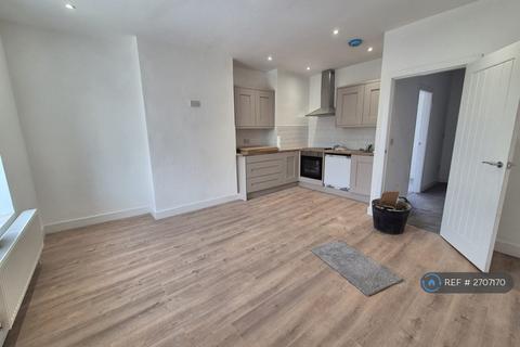 2 bedroom flat to rent, Oldham Road, Oldham, OL4