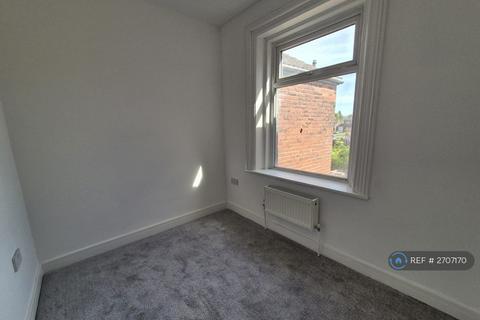 2 bedroom flat to rent, Oldham Road, Oldham, OL4