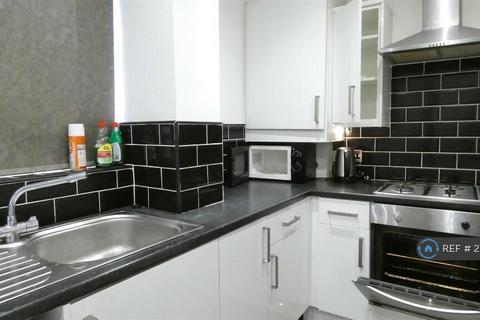 3 bedroom terraced house to rent, Romney Street, Salford, M6
