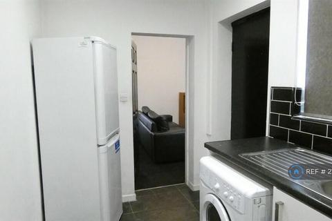 3 bedroom terraced house to rent, Romney Street, Salford, M6