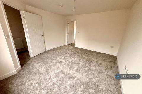 3 bedroom semi-detached house to rent, Starling Way, Crewe, CW2