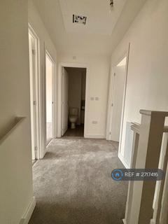 3 bedroom semi-detached house to rent, Starling Way, Crewe, CW2