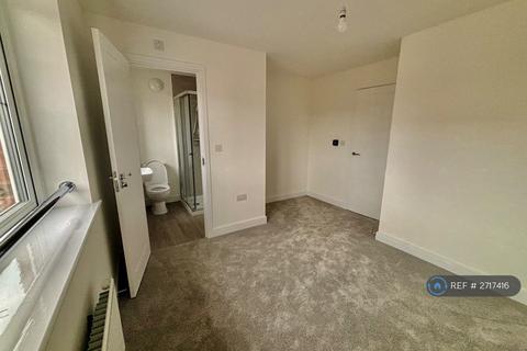3 bedroom semi-detached house to rent, Starling Way, Crewe, CW2