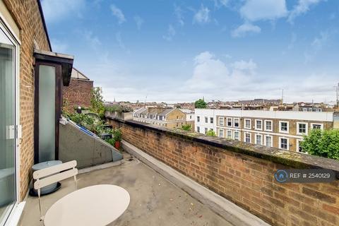 Studio to rent, Ears Court Road, London, W8