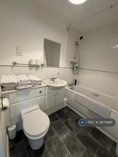 3 bedroom semi-detached house to rent, Blueberry Avenue, Manchester, M40