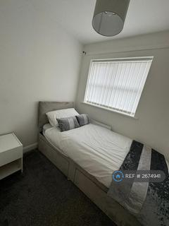 3 bedroom semi-detached house to rent, Blueberry Avenue, Manchester, M40