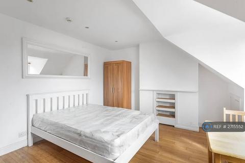 Studio to rent, Emanuel Avenue, London, W3