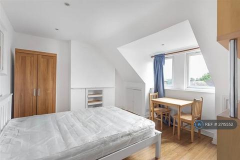 Studio to rent, Emanuel Avenue, London, W3