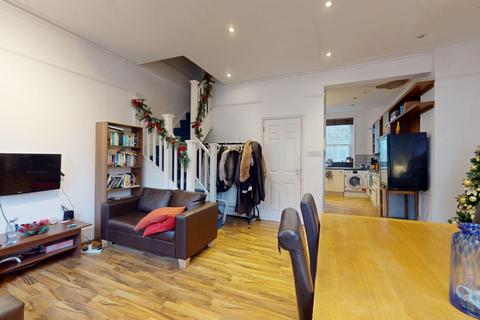 4 bedroom flat to rent, Clifton Road, London, W9