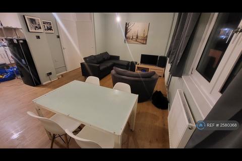 3 bedroom maisonette to rent, Seyssel Street, London, E14