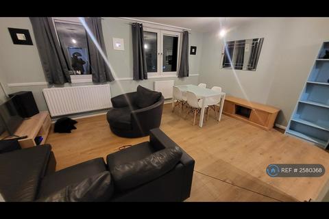3 bedroom maisonette to rent, Seyssel Street, London, E14